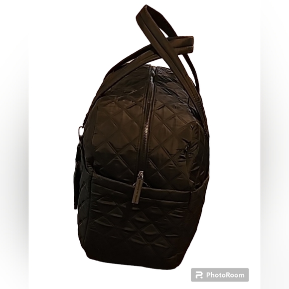 ADRIENNE VITTADINI QUILTED NYLON DUFFEL BAG w/ LUGGAGE TAG - Picture 5 of 10